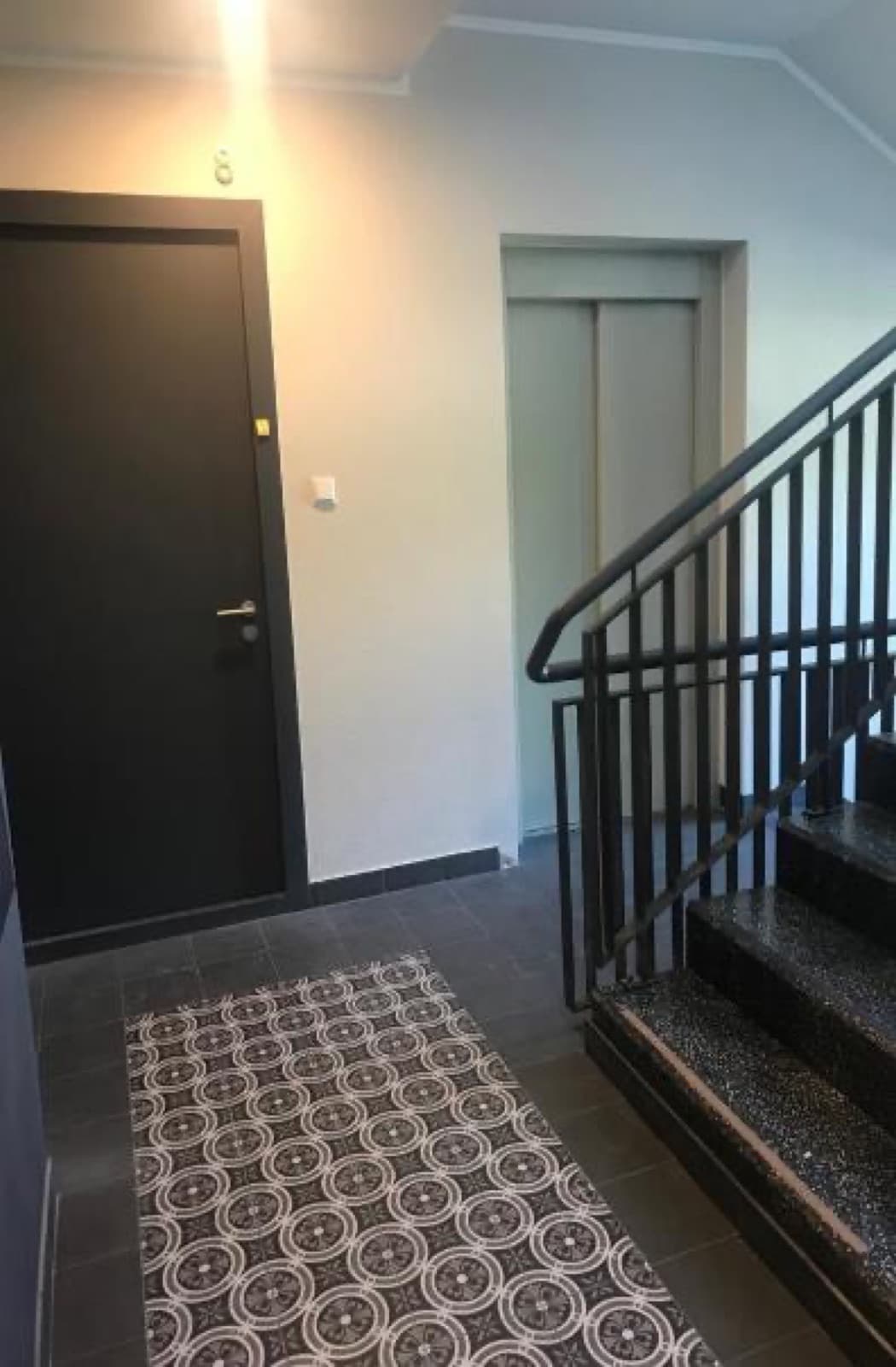 IRIS Šampēteris, entrance lobby and stairwell.