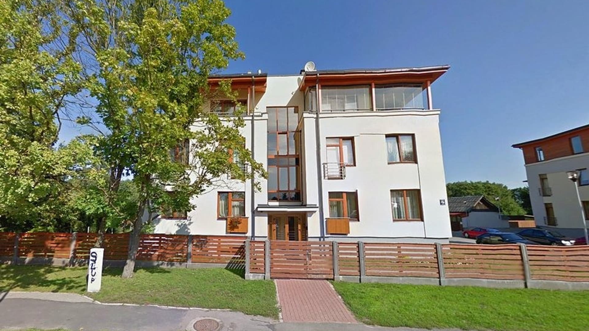 Street-facing exterior of the Trīs Dālderi residential building at Kantora Street 87.